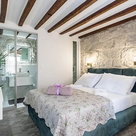 Bonbon Old Town Private En-suite Апартаменти Спліт
