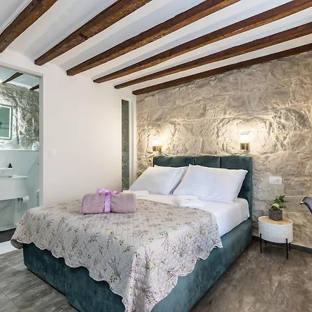 Апартаменти Bonbon Old Town Private En-suite Спліт